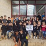 "אין לי ארץ אחרת, גם אם אדמתי בוערת"