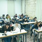 לומדים בכיתה