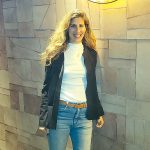 מורה לאנגלית ושחקנית כדורשת